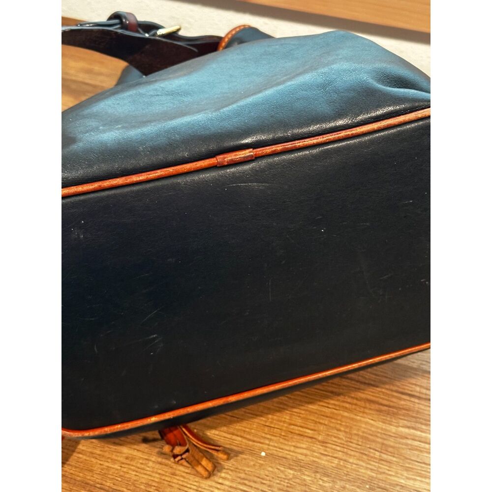 Dooney & Bourke Florentine Vanchetta Black Bucket Bag EUC ☔️ - Picture 5 of 10
